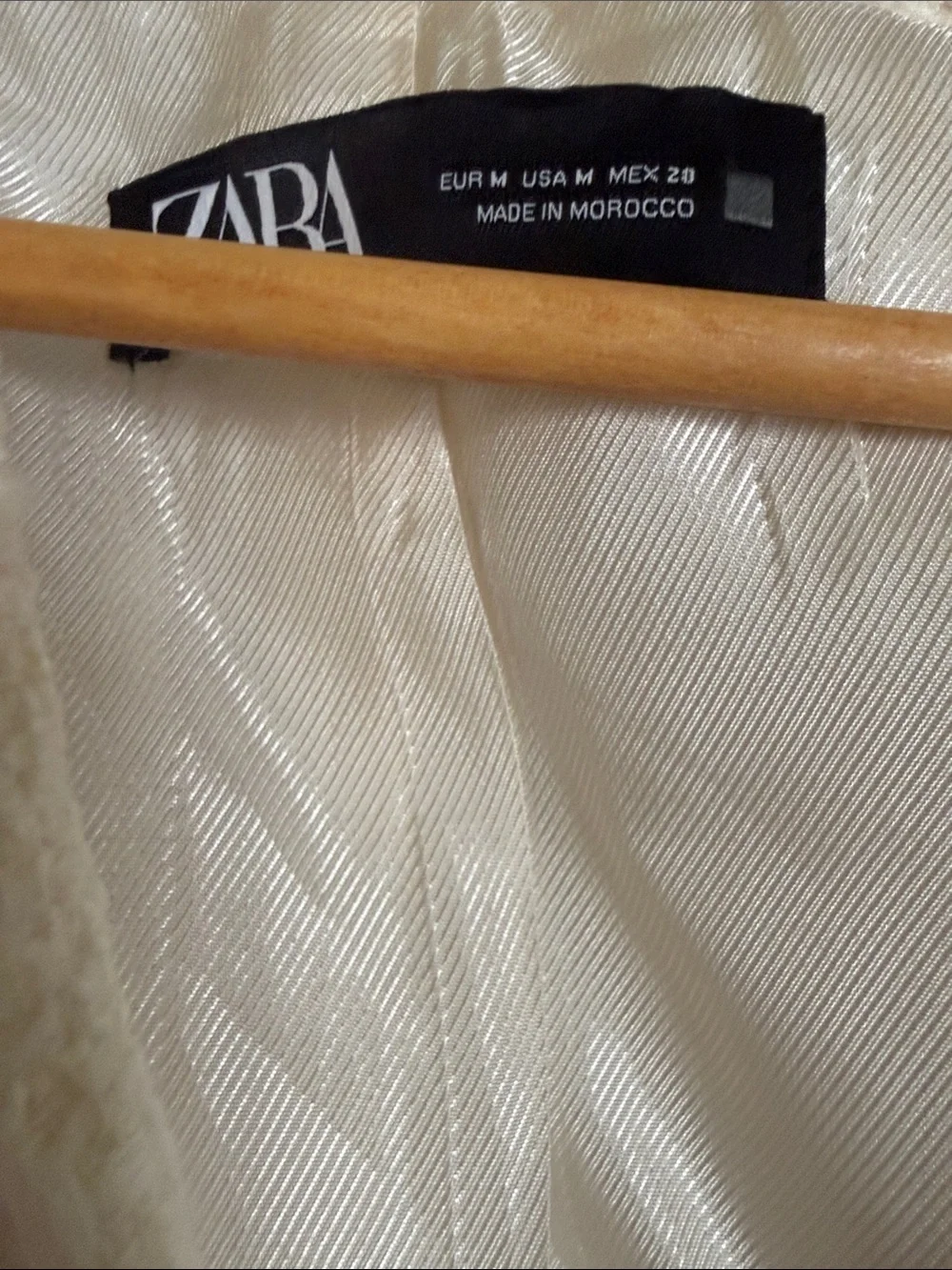 Zara Cream Bouclé Double-Breasted Blazer with Gold Buttons - Picture 3 of 5
